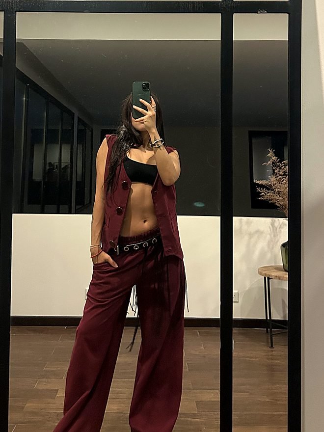 Conjunto sastrería — Top y pantalón, en bordó